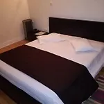 Residencial Marisela Πανσιόν 2*